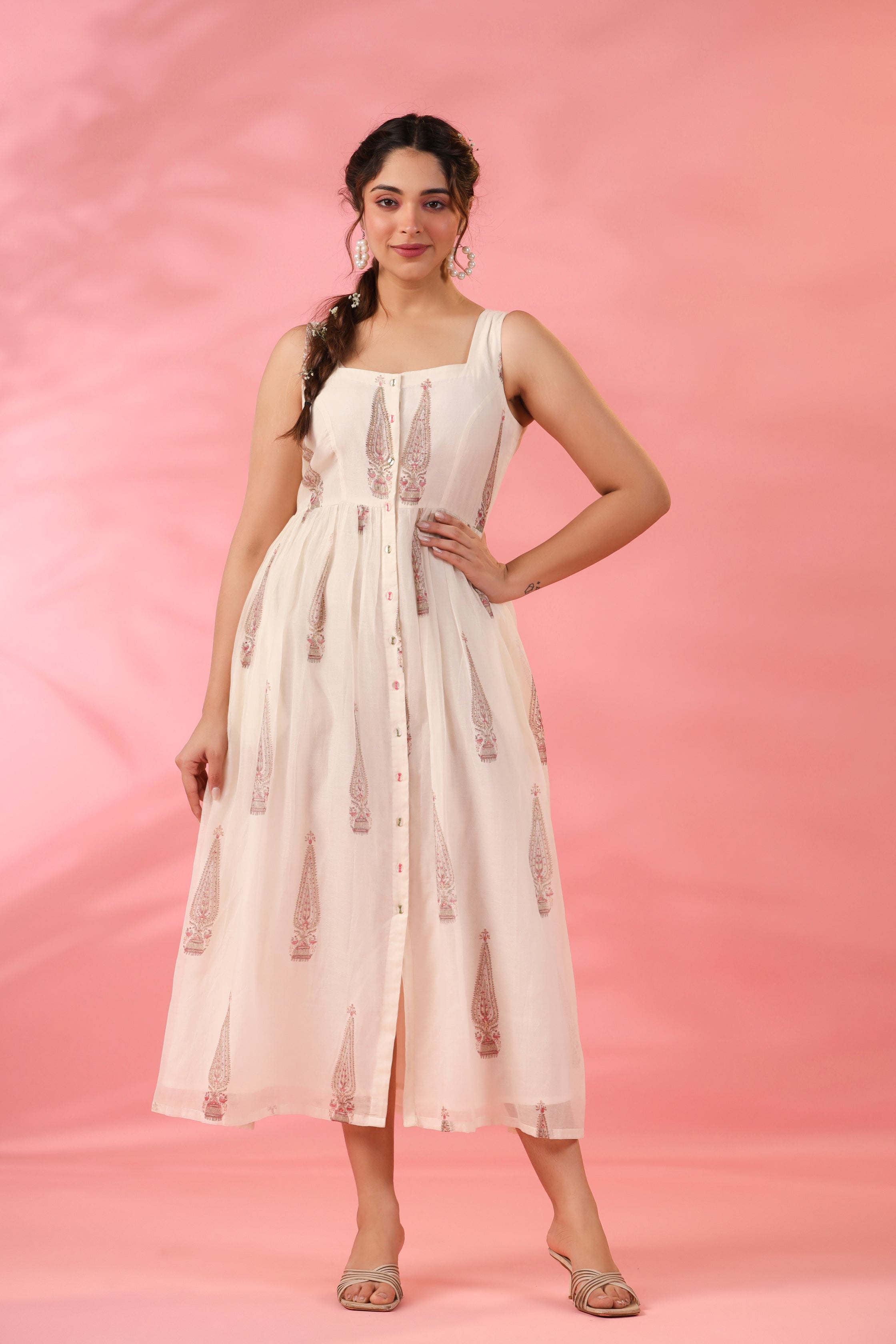 Sanobar Sleeveless Dress with Sweetheart Neckline and Princess Cut