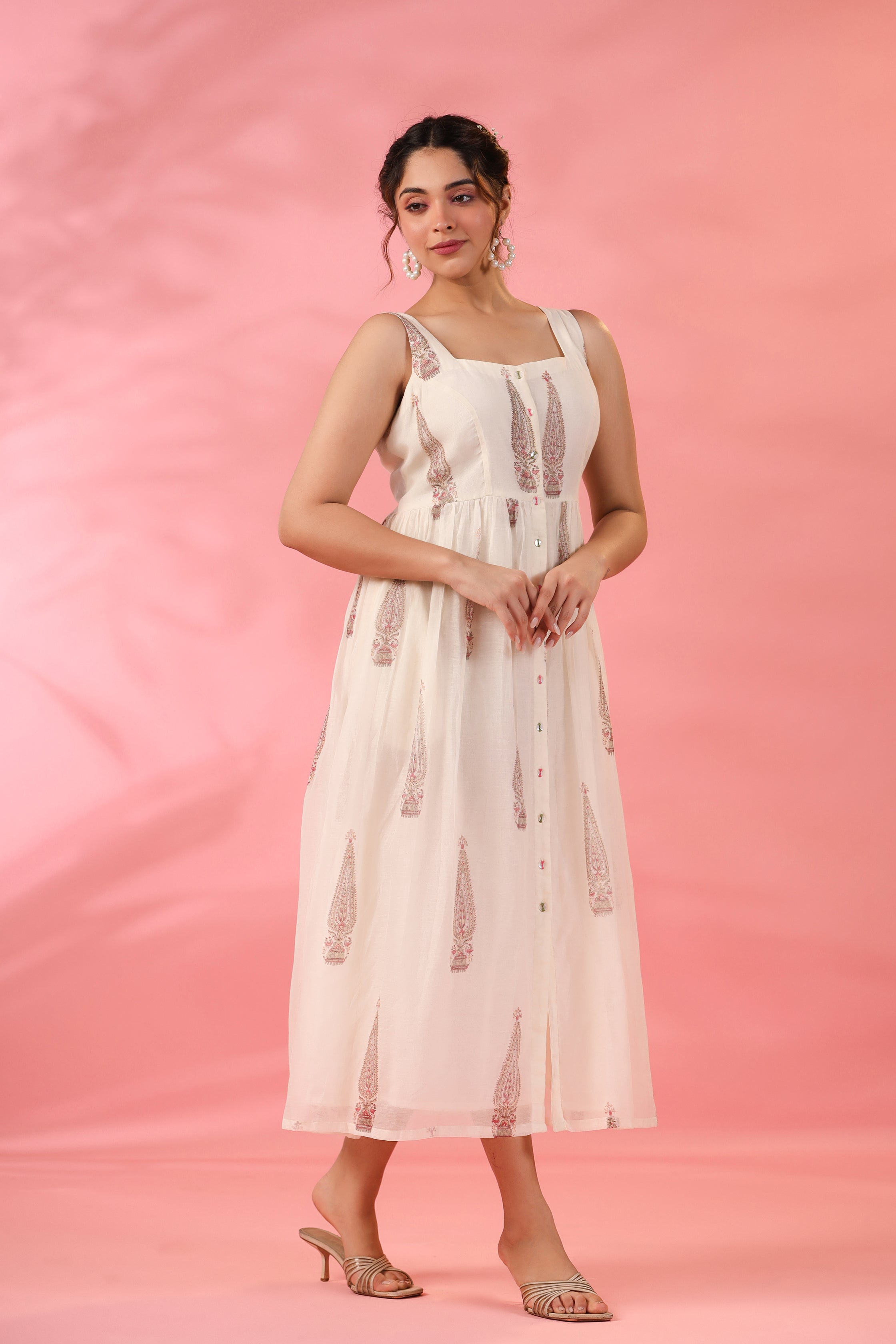 Sanobar Sleeveless Dress with Sweetheart Neckline and Princess Cut