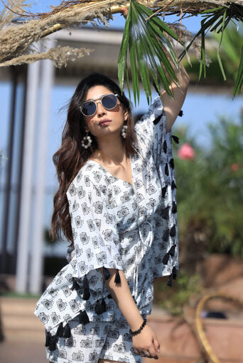 Say Cheese Toptaan with Tassel & Shorts (Black & White)