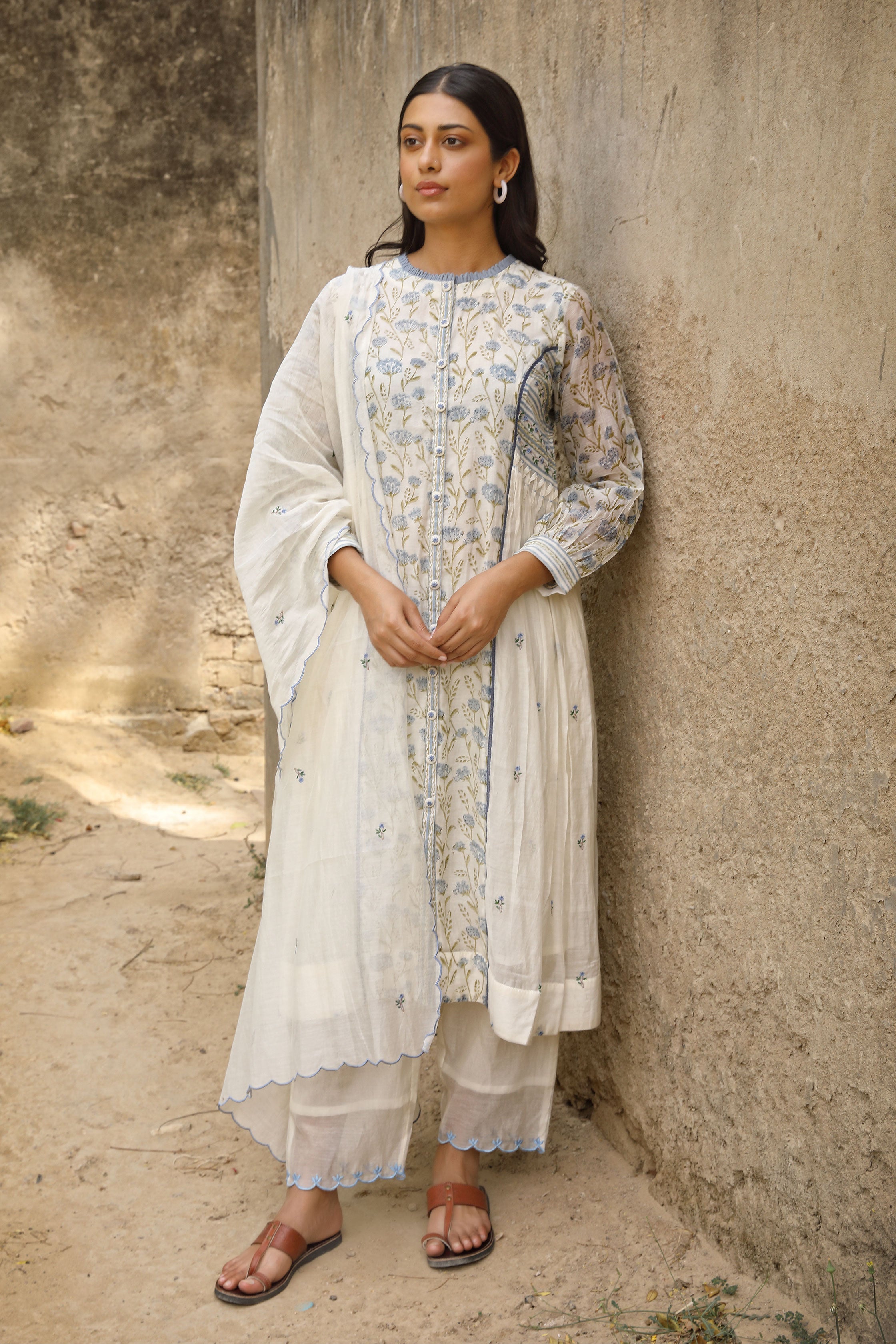 Collar Loops Suit Set in Off White with Sweetheart Neck and Embroidery