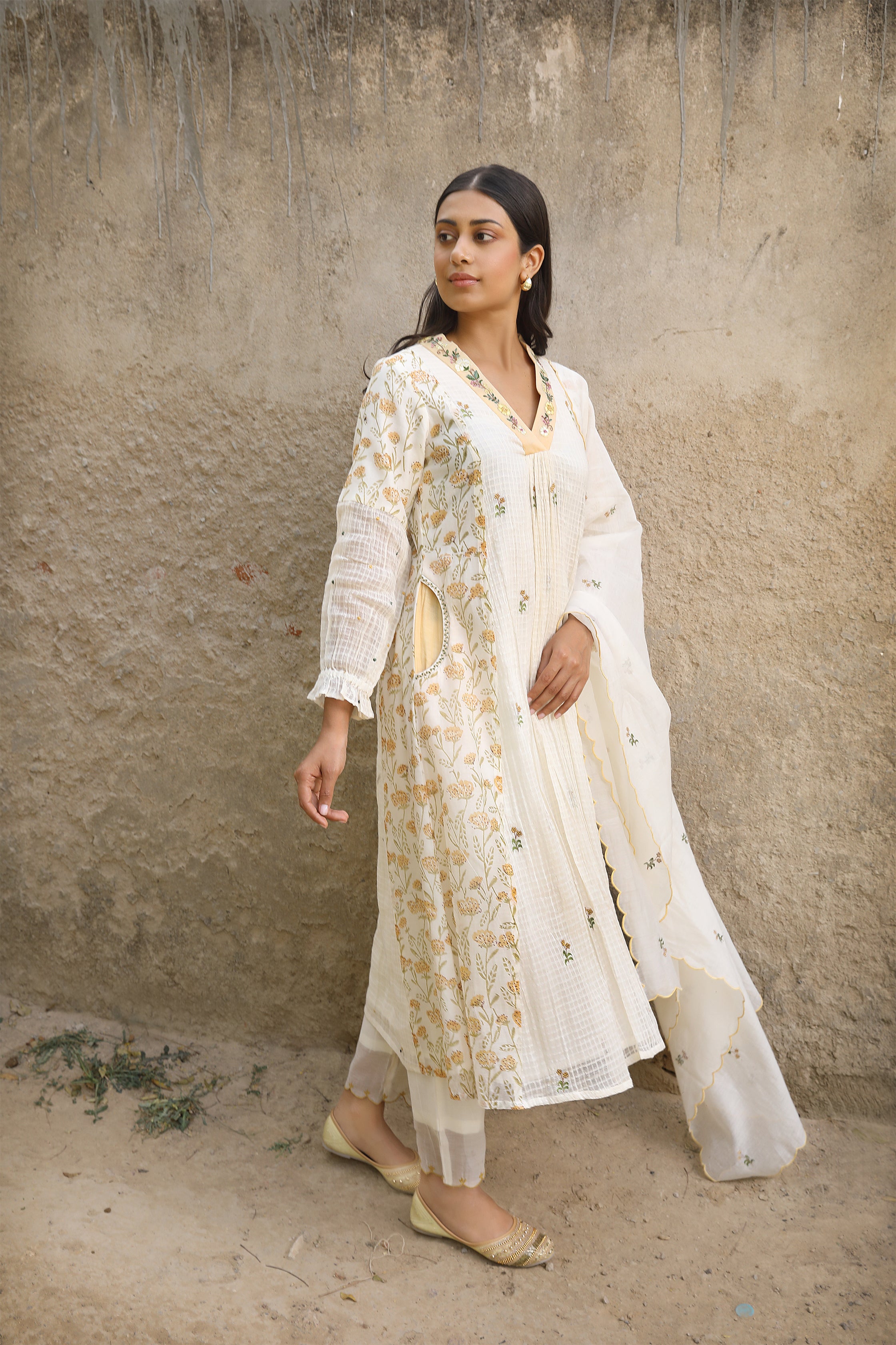 Overlap Collar Kurta Set in Off White with Embroidered Dupatta