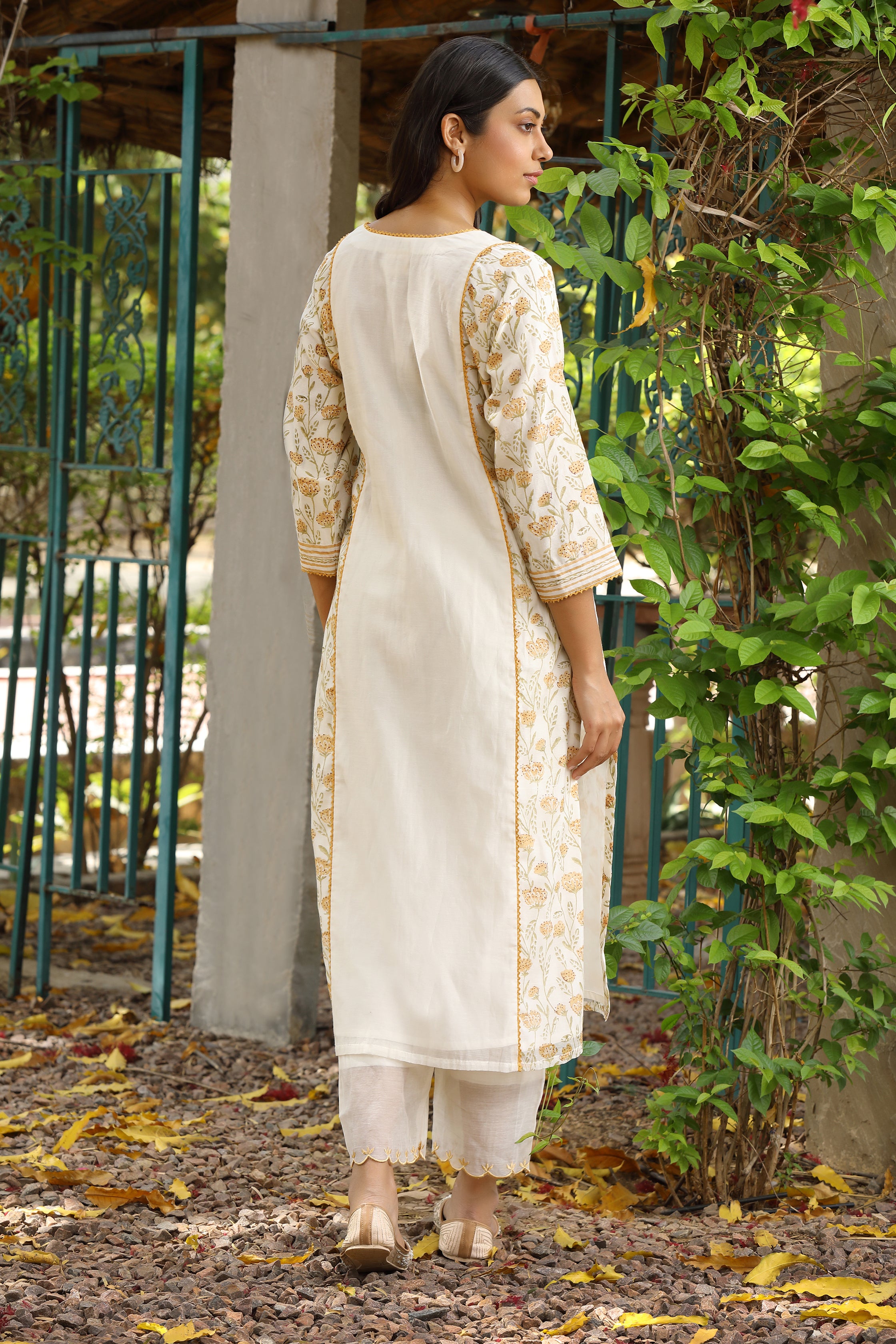 Straight Kurta Set with Lehriya Dupatta in Off White