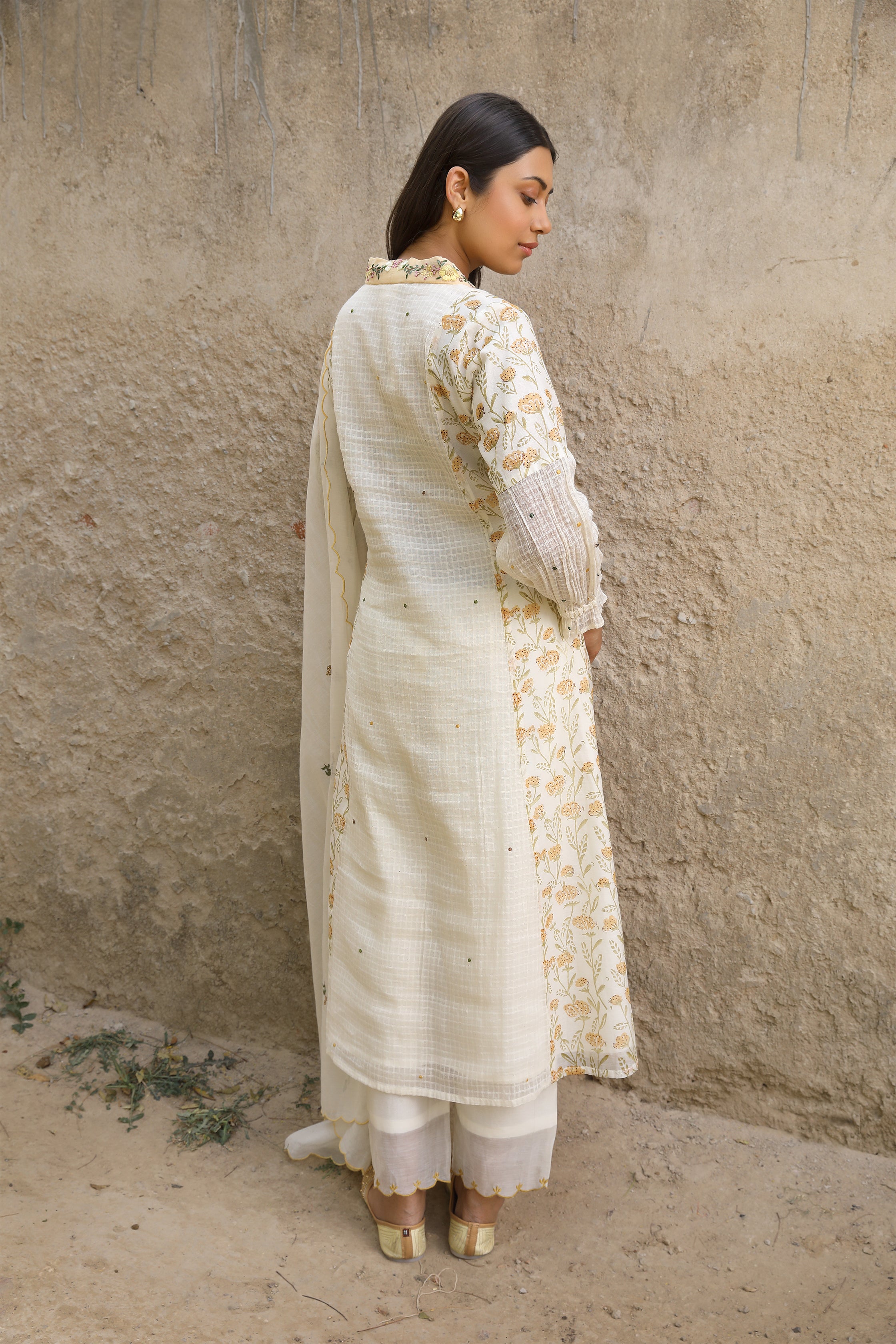 Overlap Collar Kurta Set in Off White with Embroidered Dupatta