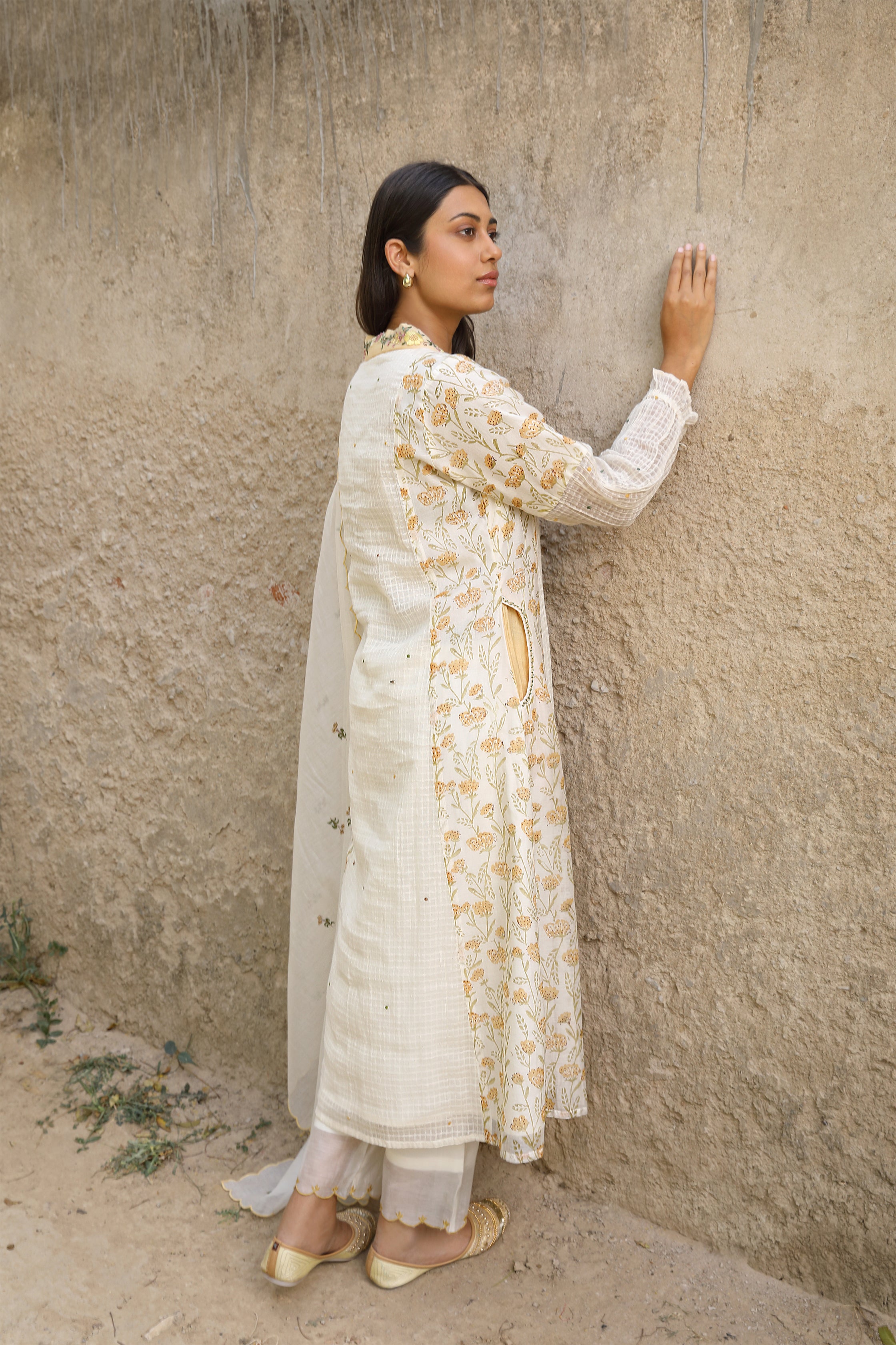 Overlap Collar Kurta Set in Off White with Embroidered Dupatta